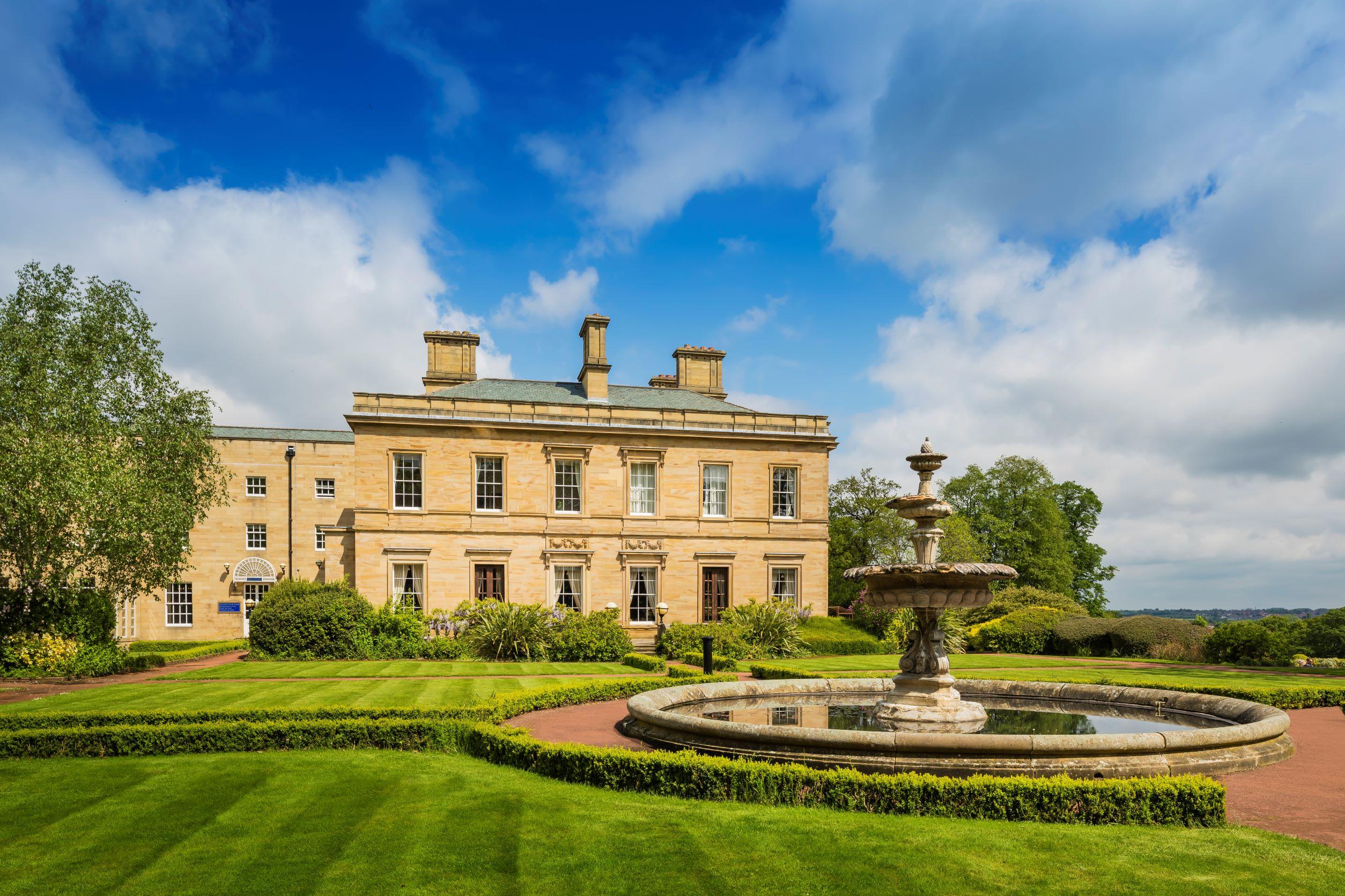 Oulton Hall Hotel, Spa & Golf Resort Лидс Экстерьер фото