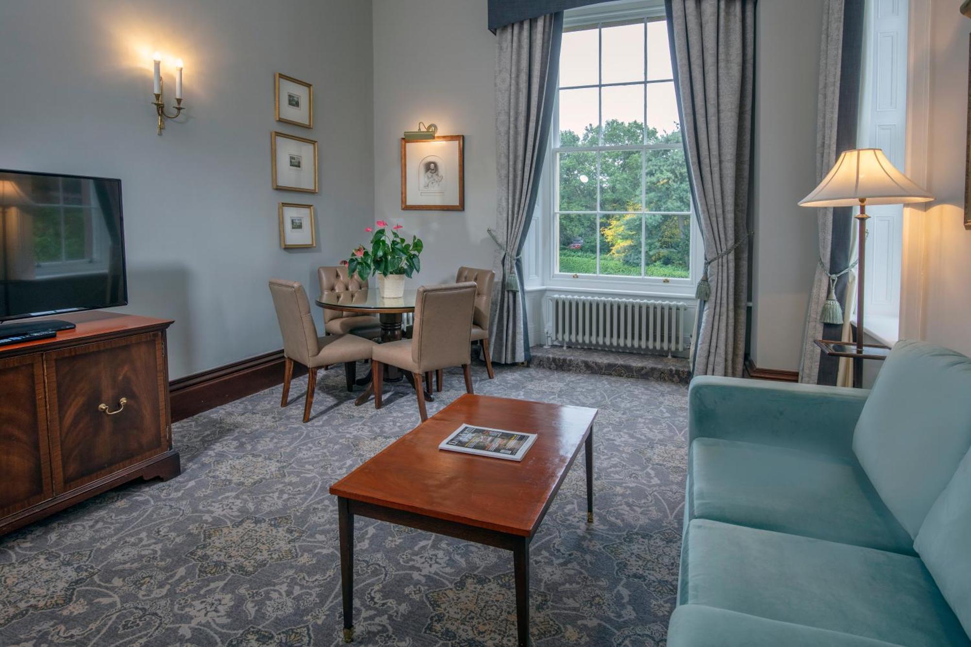 Oulton Hall Hotel, Spa & Golf Resort Лидс Экстерьер фото