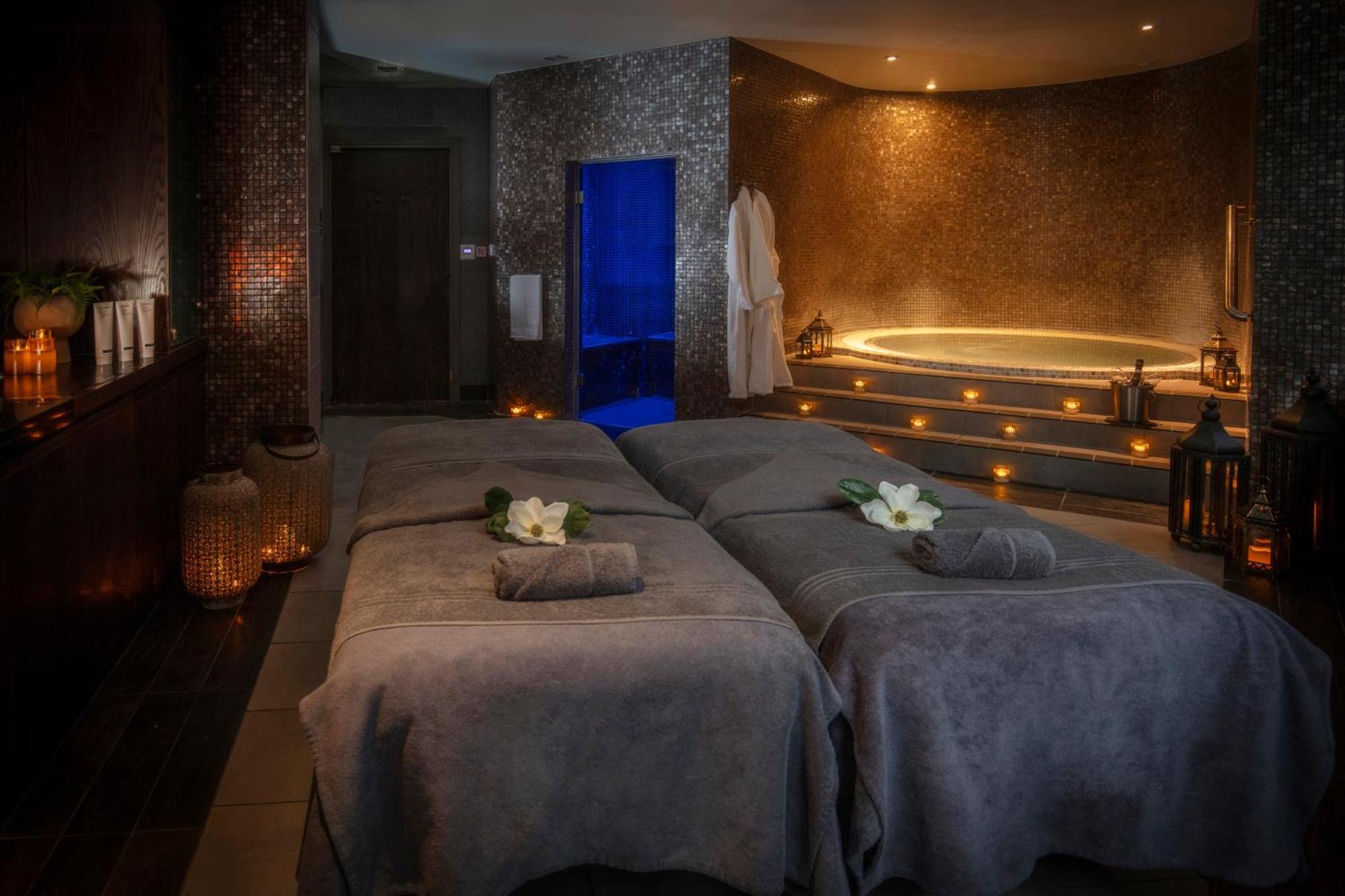 Oulton Hall Hotel, Spa & Golf Resort Лидс Экстерьер фото